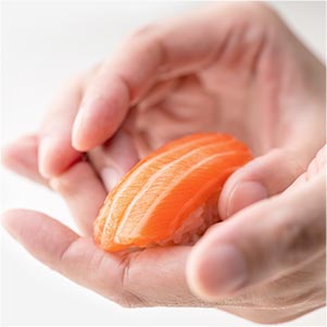 Sushi à la main